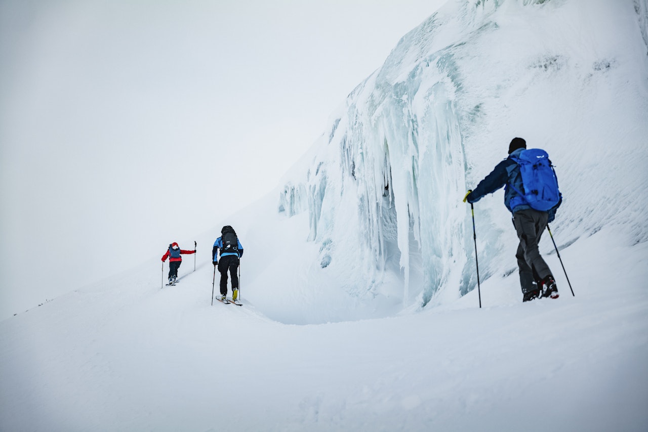 Oppdag fjellene rundt Vatnahalsen med en god dag ute! Foto: Simon Sjøkvist Oppdag fjellene rundt Vatnahalsen med en god dag ute! Foto: Simon Sjøkvist