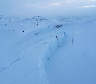 SKRED I NORD: Dette skredet gikk på Kopperfjellet i Ofoten fredag. Foto: Jan Arild@Obskorps bruddkant i vinterfjell