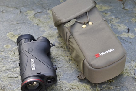 BESKYTTET: Hikmicros Condor-serie har nå en flott kikkertveske som standardutstyr. Foto: Egill J. Danielsen Hikmicro Condor CQ35L 2.0