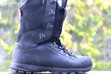 SMYGJEGEREN: Alfa Spore A/P/S gir imponerende komfort og godt grep – en støvel som lar jegeren gå stille og kjenne underlaget uten å miste støtte. Foto: Egill J. Danielsen Alfa Spore A/P/S