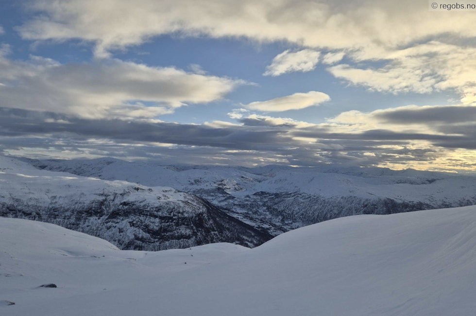 bilde av fjell med snø
