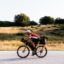 PÅ TVERS AV KONTINENTET: Vår egen Viggo Vea var en av de som brynte seg på fjorårets utgave av Transcontinental Race. Foto: Chiara Redaschi / @chiara_redaschi PÅ TVERS AV KONTINENTET: Vår egen Viggo Vea var en av de som brynte seg på fjorårets utgave av Transcontinental Race. Foto: Chiara Redaschi / @chiara_redaschi