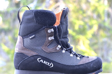 LETTVEKTER: Med bare 672 gram per sko er Aku Trek Ballistic GTX den letteste i testen – og en klar favoritt for rypejegeren i høyfjellet. Foto: Egill J. Danielsen Aku Trek Ballistic GTX