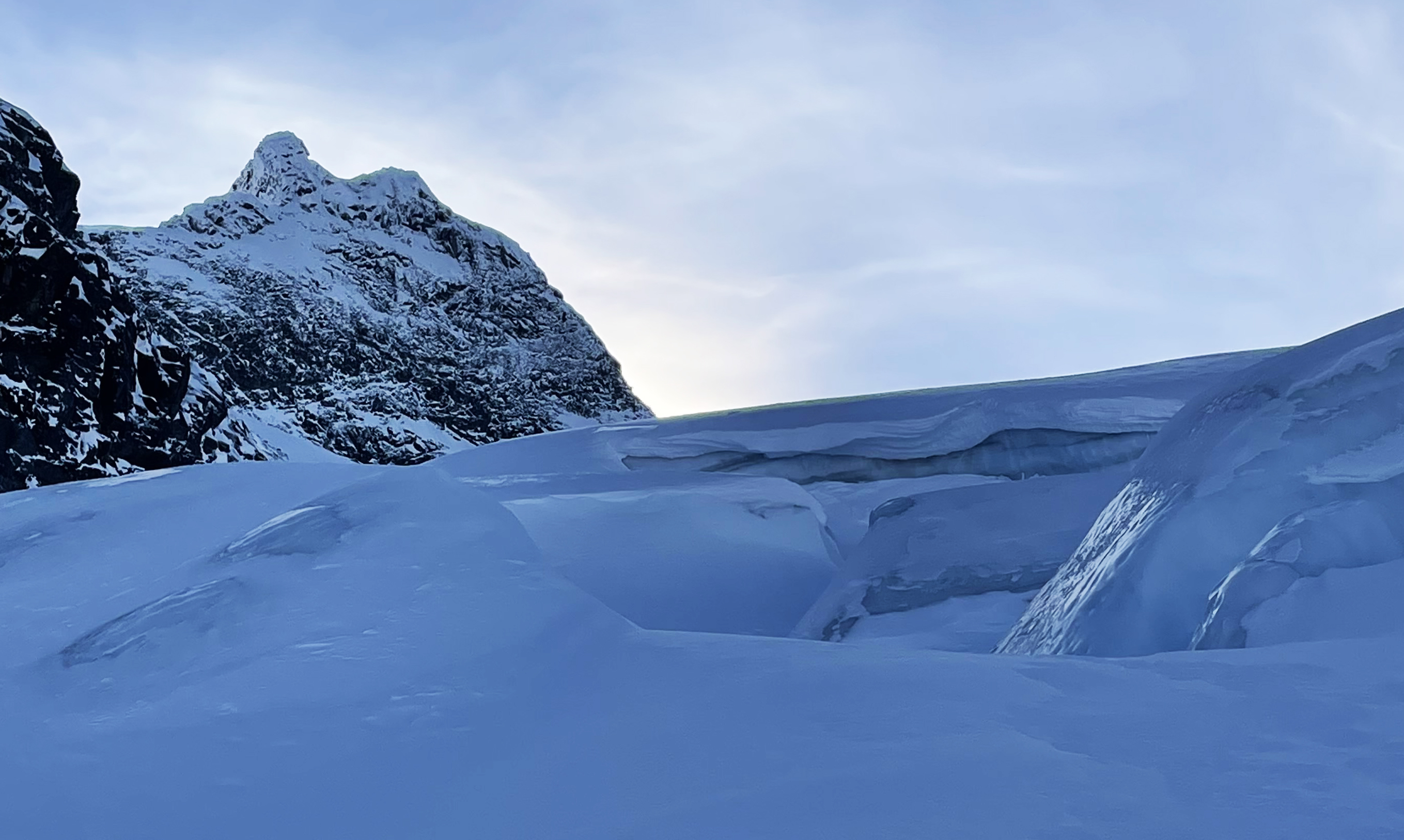 bresprekker med fjell bak