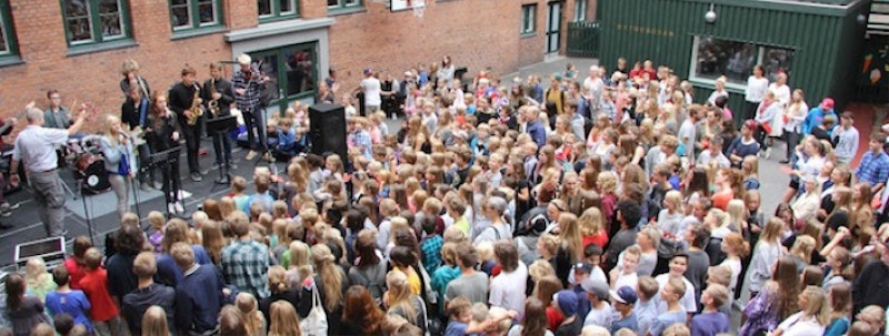 Koncert i skolens gård