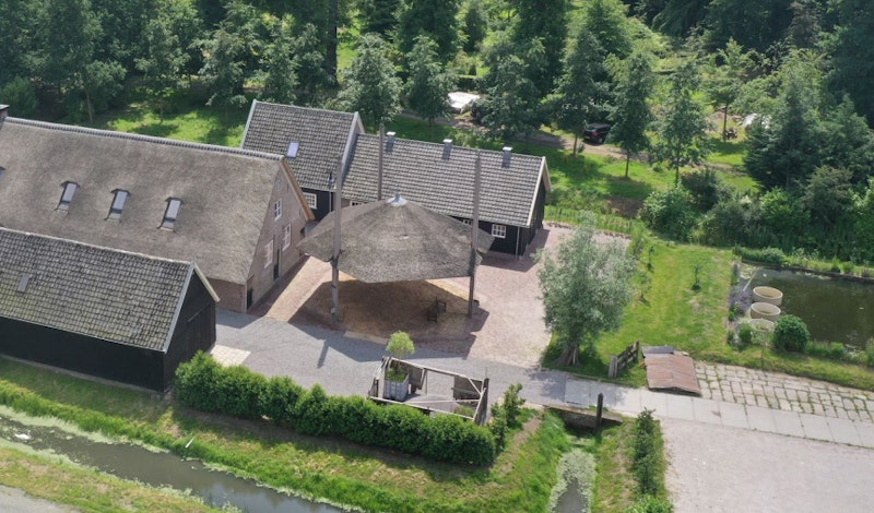 Sterreschans vanuit de lucht met Koetshuis, Paardenstal en Noordschuur