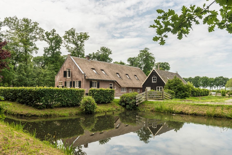 Hoeve & Noordschuur van buitenaf