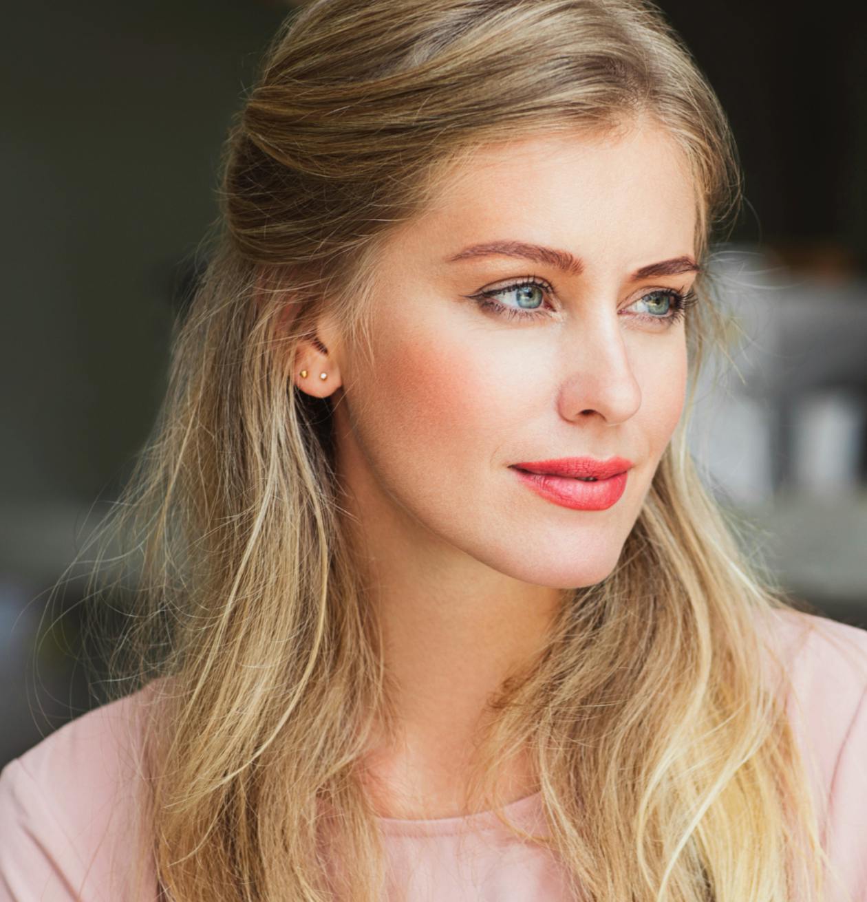 Beautiful woman blonde hair red lipstick and pink shirt