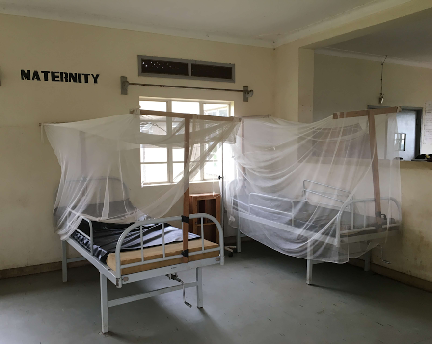 Lit d'hôpital dans le service hospitalier de Bwindi