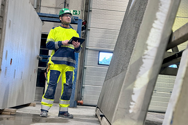 person i produktionsmiljö
