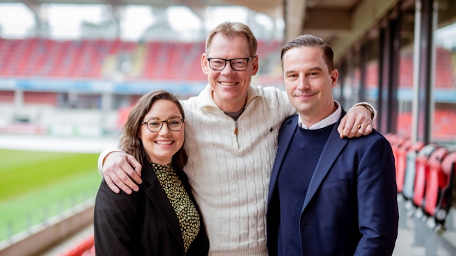 Natalie Serrate, Mats Ekenstam och Jens Magnusson på Östers IF:s hemma-arena.