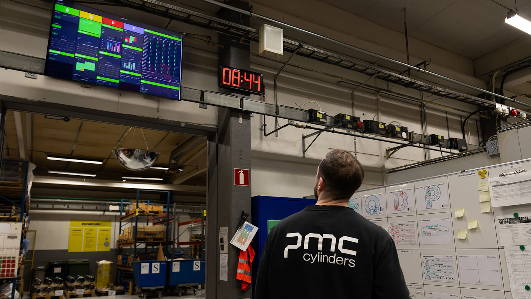 Bild av en produktionsledare som använder Boards on Fire