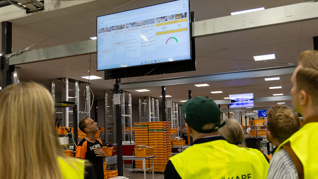 Besökare spanar in hur Nordic Nest arbetar med Boards on Fire
