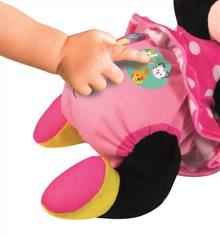 clementoni-baby-minnie-gattona-con-me