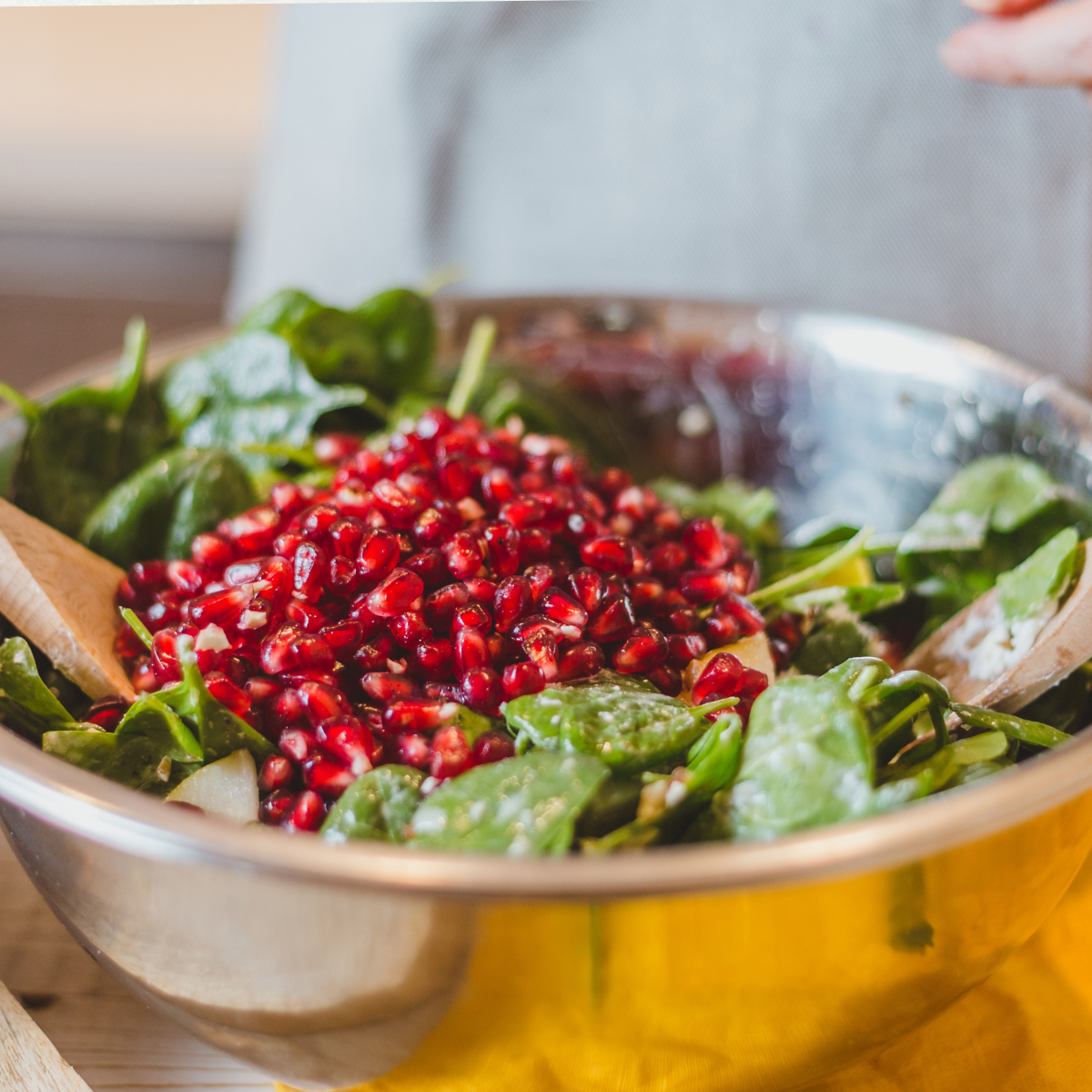 Insalata di spinaci, noci, arance e melograno