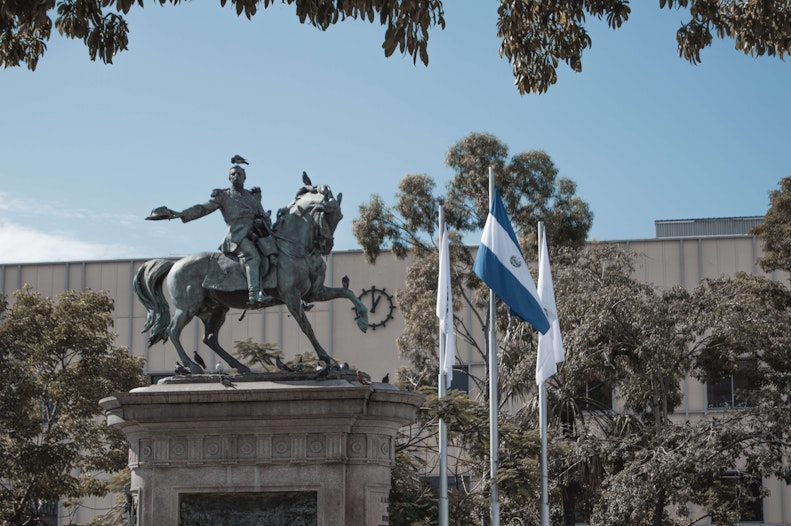 Ratingbureau verlaagt kredietwaardigheid El Salvador