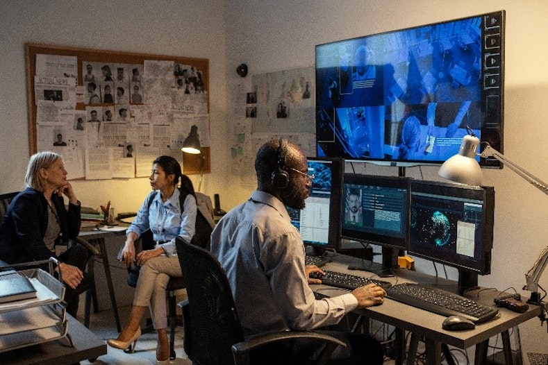 Binance huurt FBI agenten