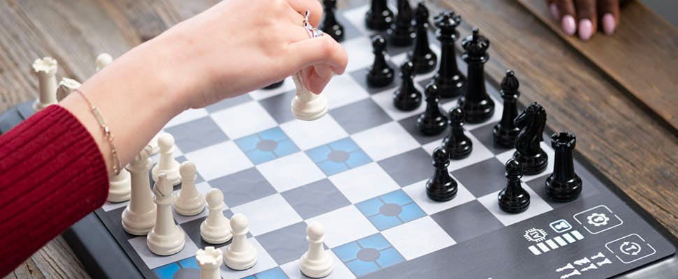 Schaakcomputer ChessUp denkt alvast vooruit