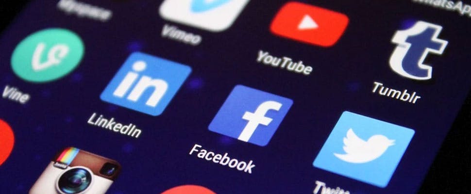 Facebook gaat strijd aan met neppe recensies