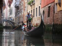Varen door de kanalen van Venetië met Google Street View