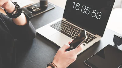 Kwart Nederlanders kijkt meer dan 6 uur per dag naar beeldscherm