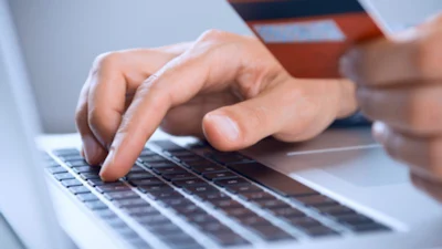 NOS: Zo eenvoudig komen oplichters aan nep-banksites