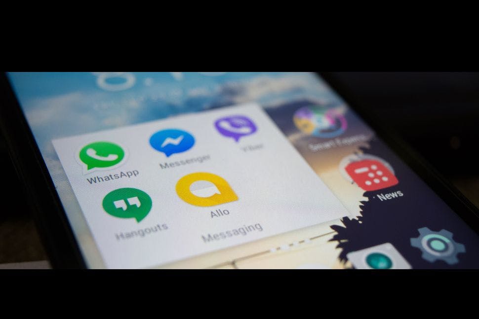 Vrouwen appen meer dan mannen 