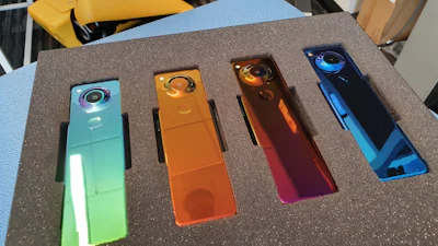 Essential test bijzonder langwerpige smartphone