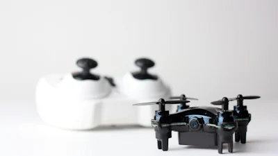 Deze mini-drone past in je handpalm én kan filmen