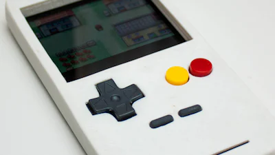 EmuCase maakt van iedere smartphone een Game Boy