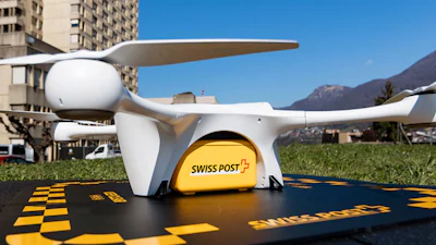 Zwitserse bezorgdrone stort neer naast spelende kleuters