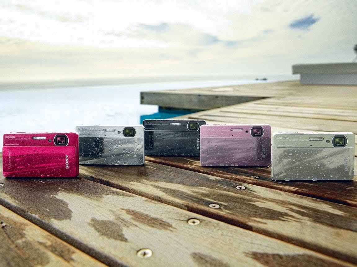 Sony's eerste waterdichte superdunne camera