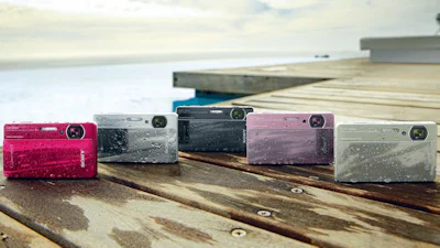 Sony's eerste waterdichte superdunne camera