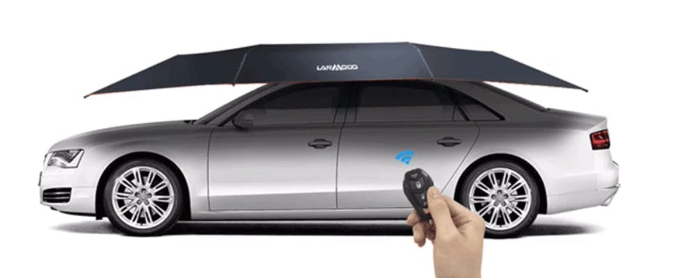 Auto-paraplu laadt tevens smartphone op