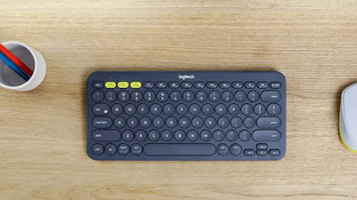 Logitech K380-toetsenbord te verbinden aan drie apparaten tegelijk