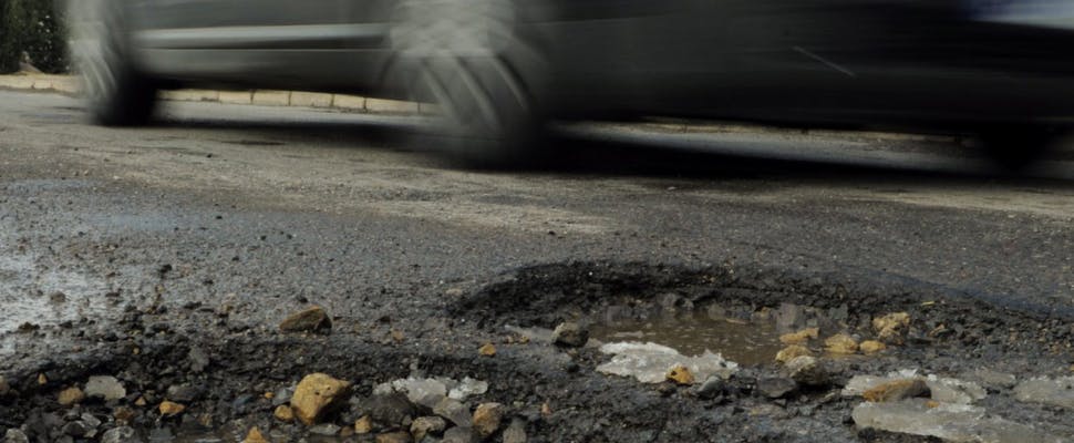 Google wil waarschuwen voor gaten in de weg