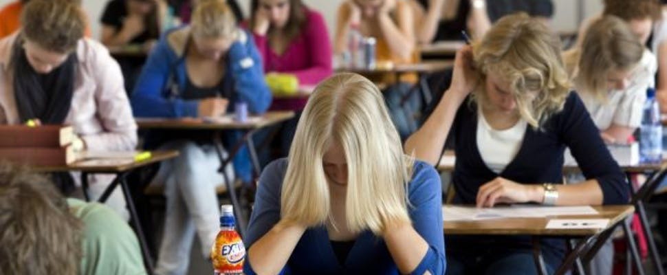 Leraar hackt collega's om studenten hogere cijfers te geven