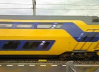 Tweede Kamer wil laadpalen voor mobieltje op stations