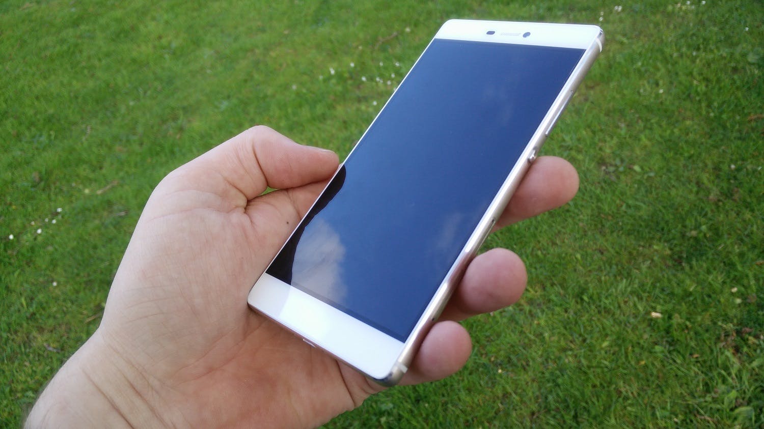 REVIEW: De Huawei P8 is bijzonder gemiddeld, maar wel mooi