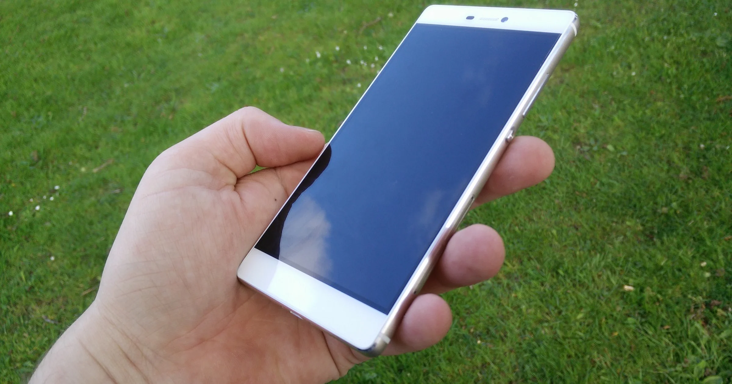 REVIEW: De Huawei P8 is bijzonder gemiddeld, maar wel mooi
