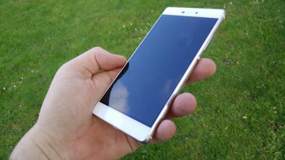 REVIEW: De Huawei P8 is bijzonder gemiddeld, maar wel mooi
