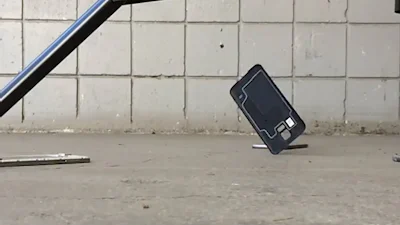 Galaxy S6 versus iPhone 6: welke gaat eerder kapot?