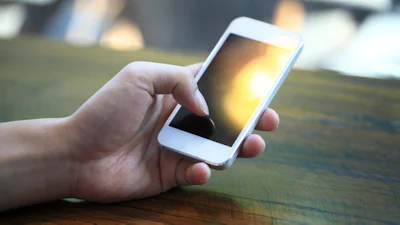 Steeds meer ouderen nemen smartphone