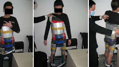 Chinese man smokkelt (bijna) 94 iPhones de grens over