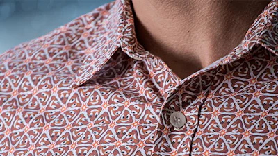 Kijk, een shirt met duizenden lachende drol-smileys