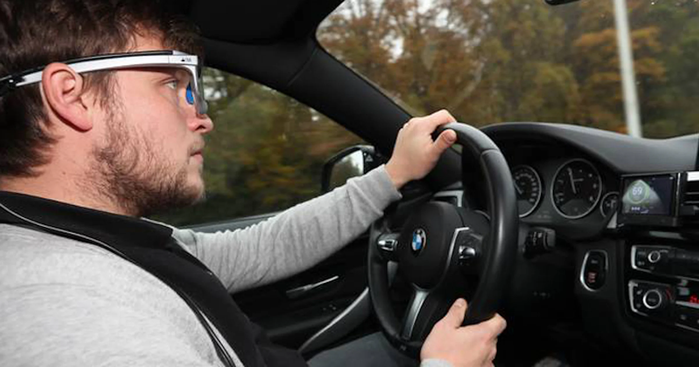 'Meer risico op ongeluk bij handsfree bellen'