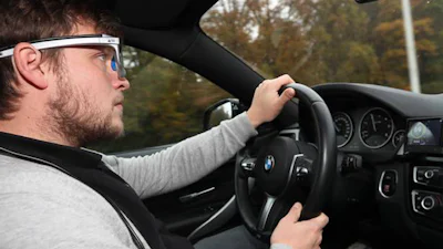 'Meer risico op ongeluk bij handsfree bellen'