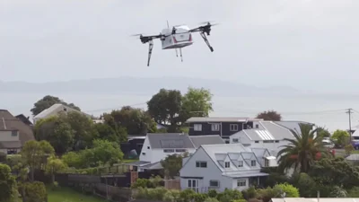 Drone van Domino's bezorgt pizza