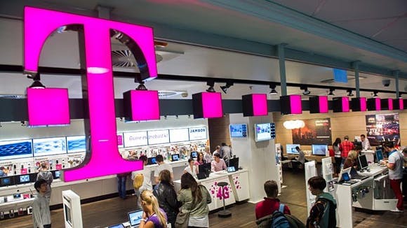 T-Mobile werft 54 duizend extra klanten maar ziet omzet en winst dalen