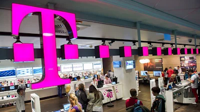 T-Mobile werft 54 duizend extra klanten maar ziet omzet en winst dalen